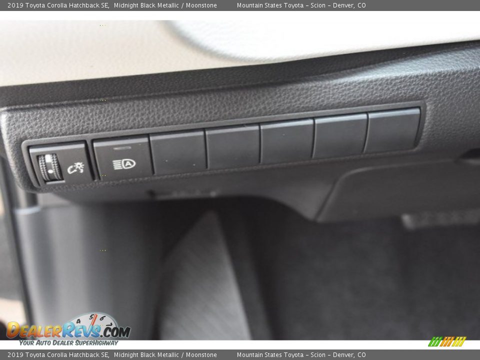 2019 Toyota Corolla Hatchback SE Midnight Black Metallic / Moonstone Photo #24