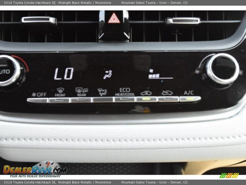 2019 Toyota Corolla Hatchback SE Midnight Black Metallic / Moonstone Photo #28