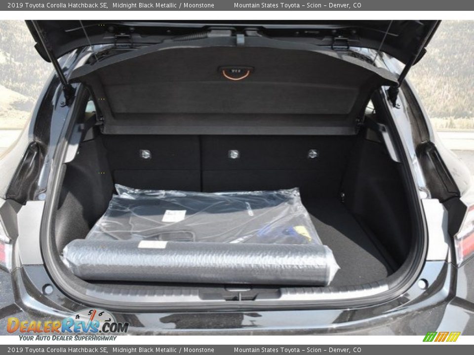 2019 Toyota Corolla Hatchback SE Midnight Black Metallic / Moonstone Photo #30
