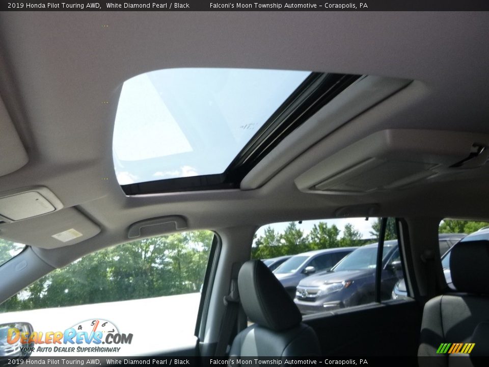 2019 Honda Pilot Touring AWD White Diamond Pearl / Black Photo #12