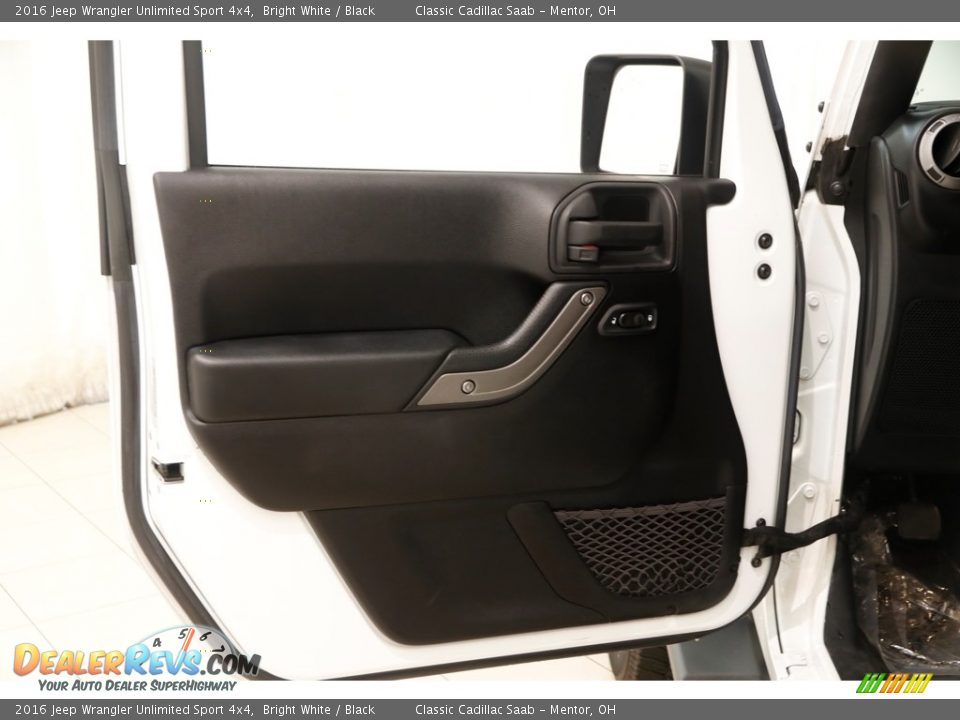 2016 Jeep Wrangler Unlimited Sport 4x4 Bright White / Black Photo #4