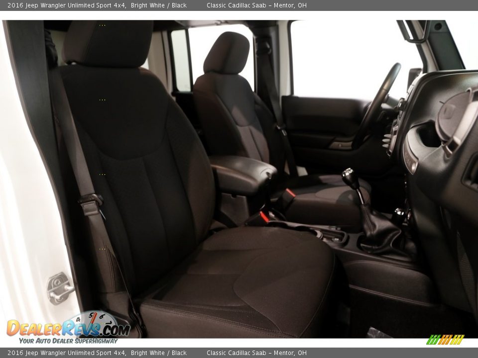 2016 Jeep Wrangler Unlimited Sport 4x4 Bright White / Black Photo #16
