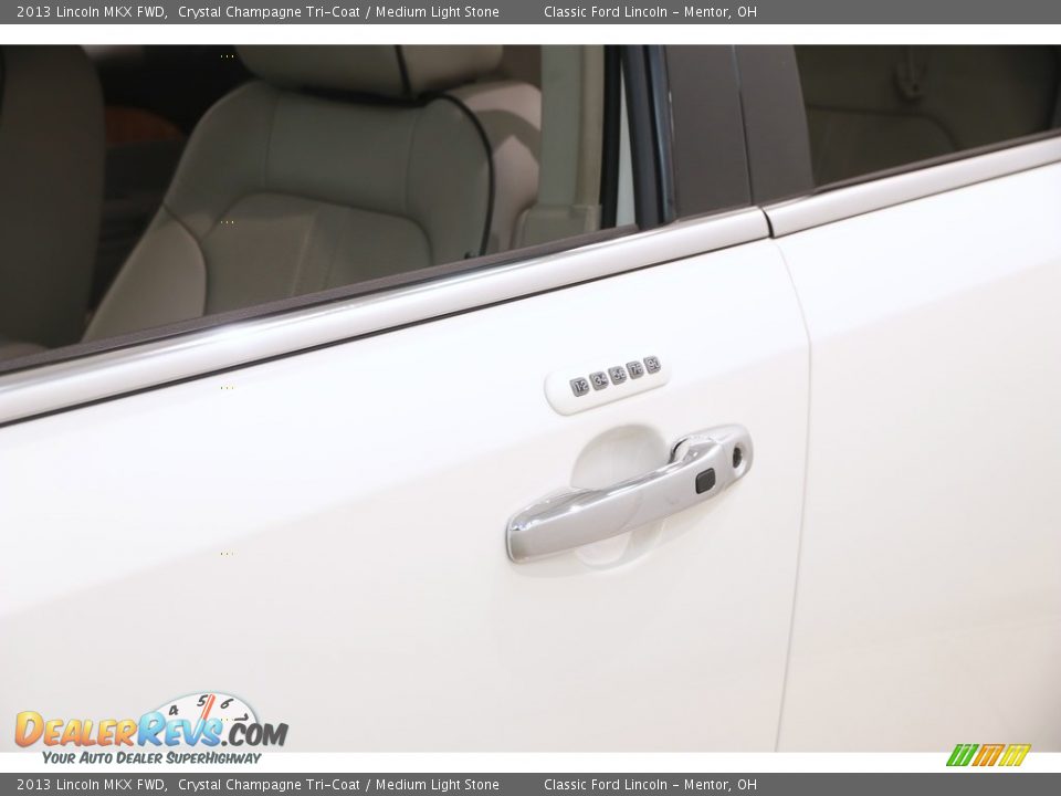 2013 Lincoln MKX FWD Crystal Champagne Tri-Coat / Medium Light Stone Photo #4
