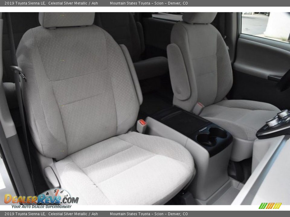 Front Seat of 2019 Toyota Sienna LE Photo #12