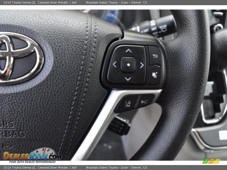 2019 Toyota Sienna LE Steering Wheel Photo #28