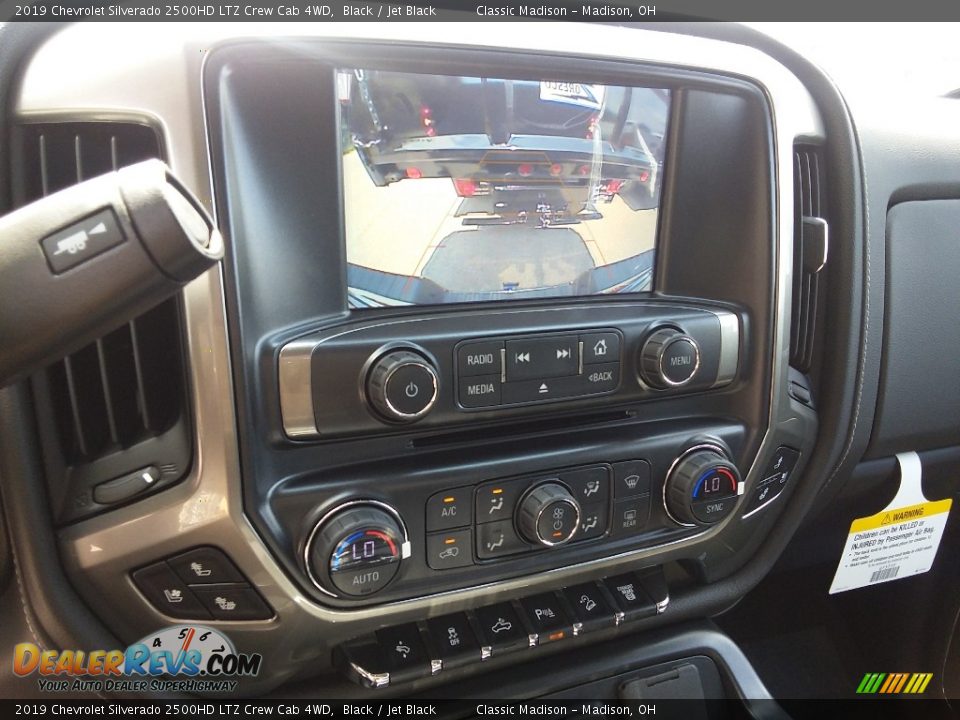 Controls of 2019 Chevrolet Silverado 2500HD LTZ Crew Cab 4WD Photo #9