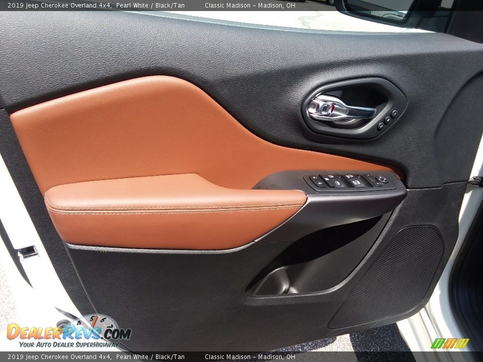 2019 Jeep Cherokee Overland 4x4 Pearl White / Black/Tan Photo #7