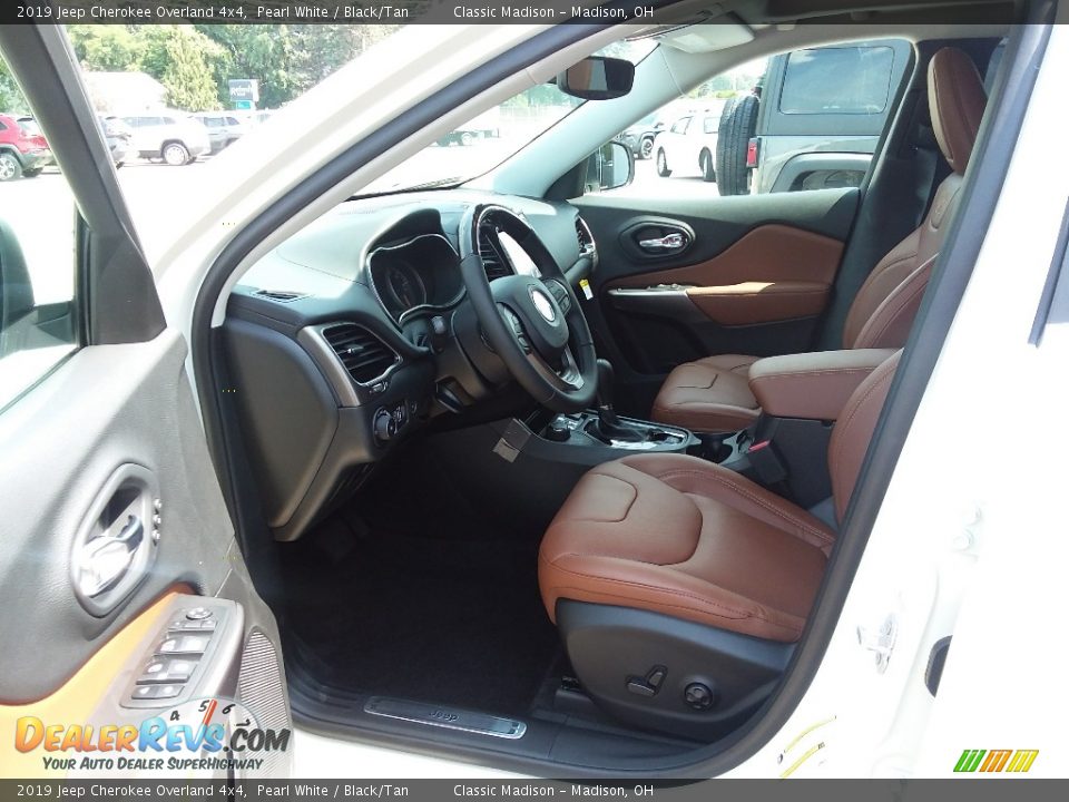 2019 Jeep Cherokee Overland 4x4 Pearl White / Black/Tan Photo #8