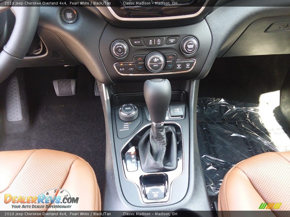 2019 Jeep Cherokee Overland 4x4 Pearl White / Black/Tan Photo #11