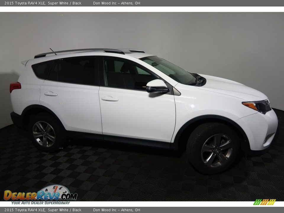 2015 Toyota RAV4 XLE Super White / Black Photo #5