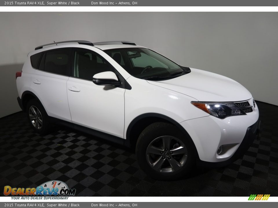 2015 Toyota RAV4 XLE Super White / Black Photo #6
