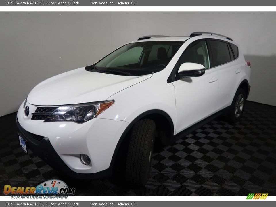 2015 Toyota RAV4 XLE Super White / Black Photo #8