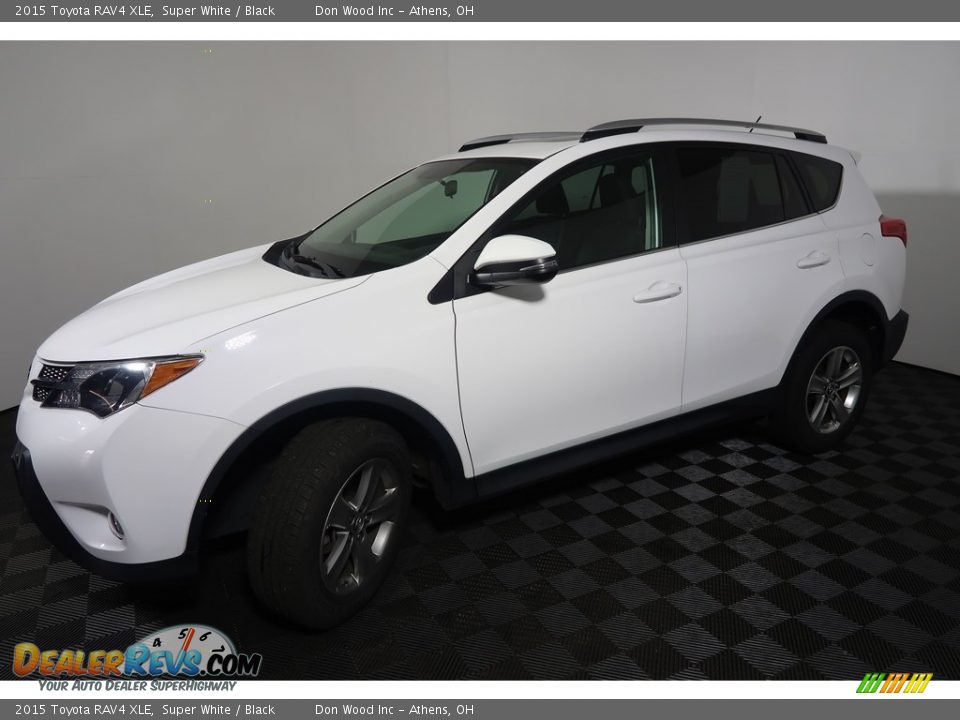 2015 Toyota RAV4 XLE Super White / Black Photo #9