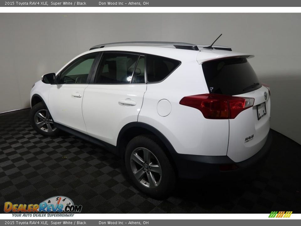 2015 Toyota RAV4 XLE Super White / Black Photo #11