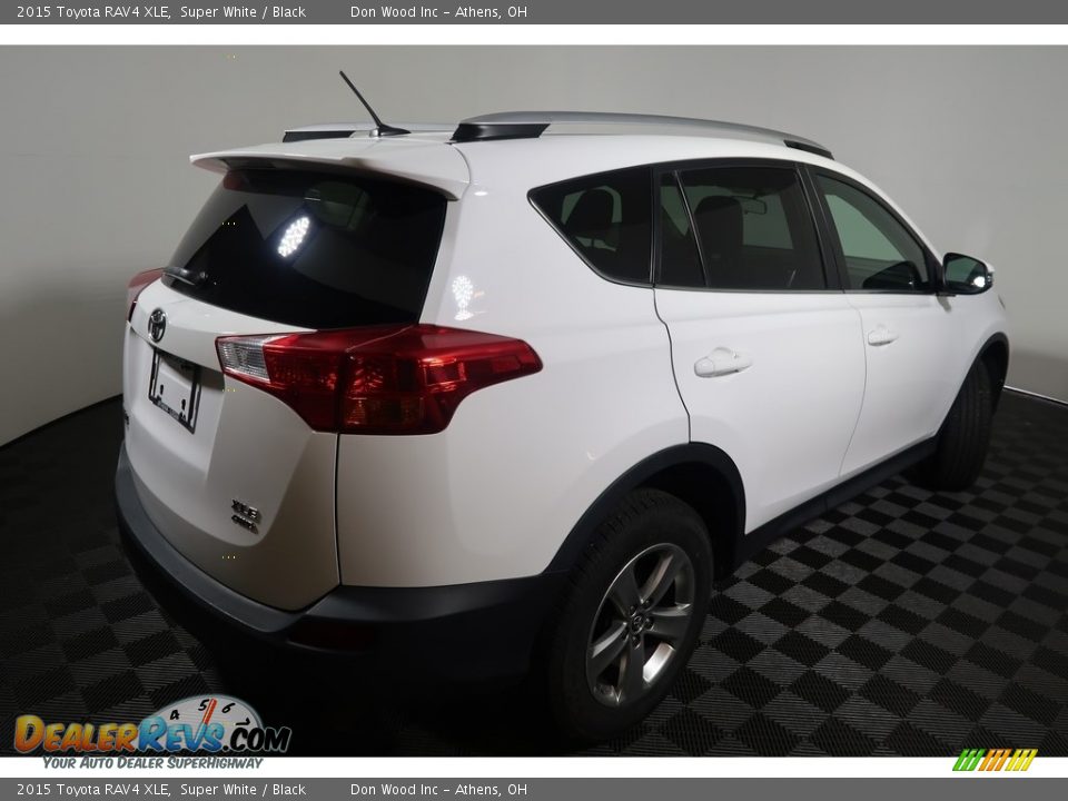 2015 Toyota RAV4 XLE Super White / Black Photo #13