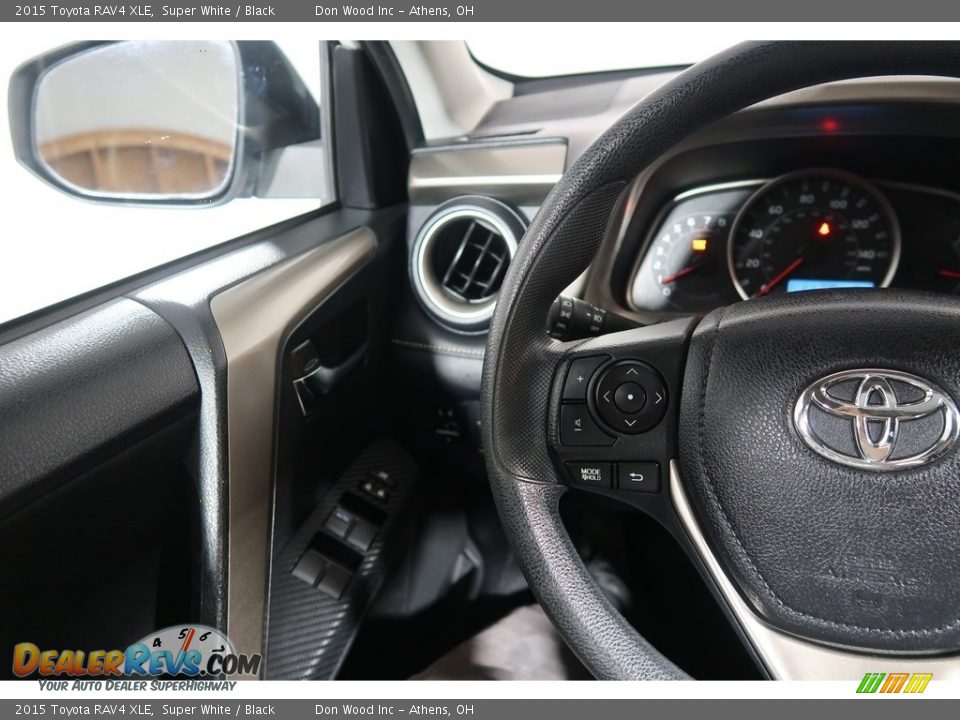 2015 Toyota RAV4 XLE Super White / Black Photo #17