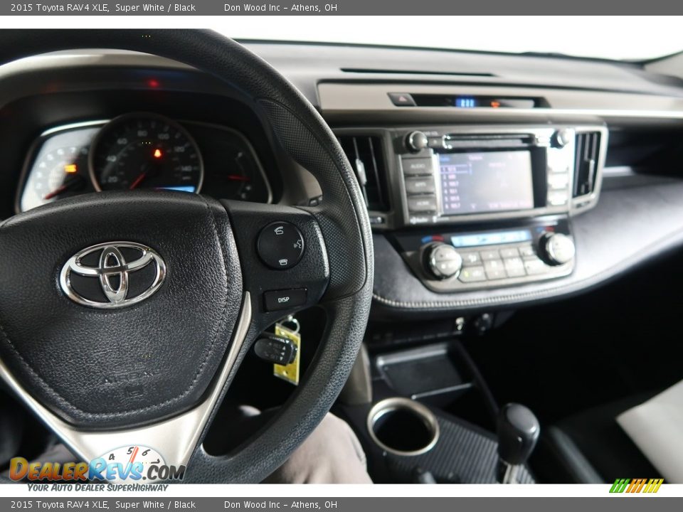 2015 Toyota RAV4 XLE Super White / Black Photo #19