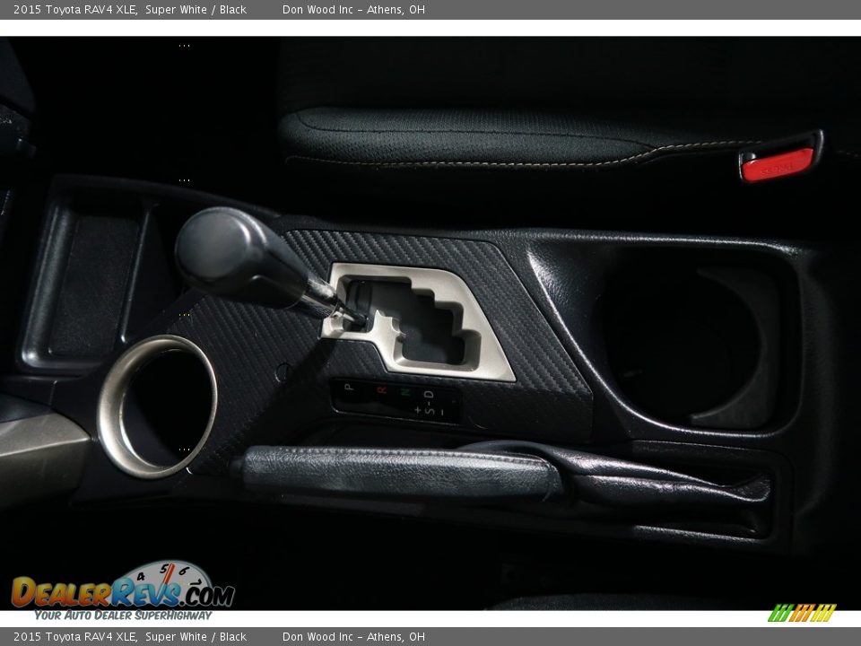 2015 Toyota RAV4 XLE Super White / Black Photo #23