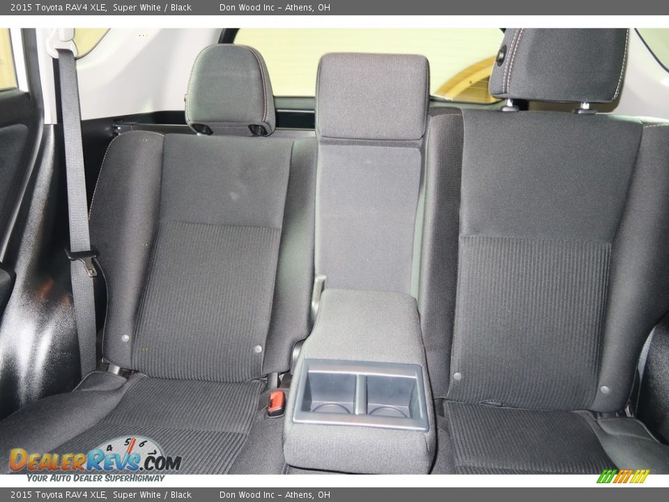 2015 Toyota RAV4 XLE Super White / Black Photo #24