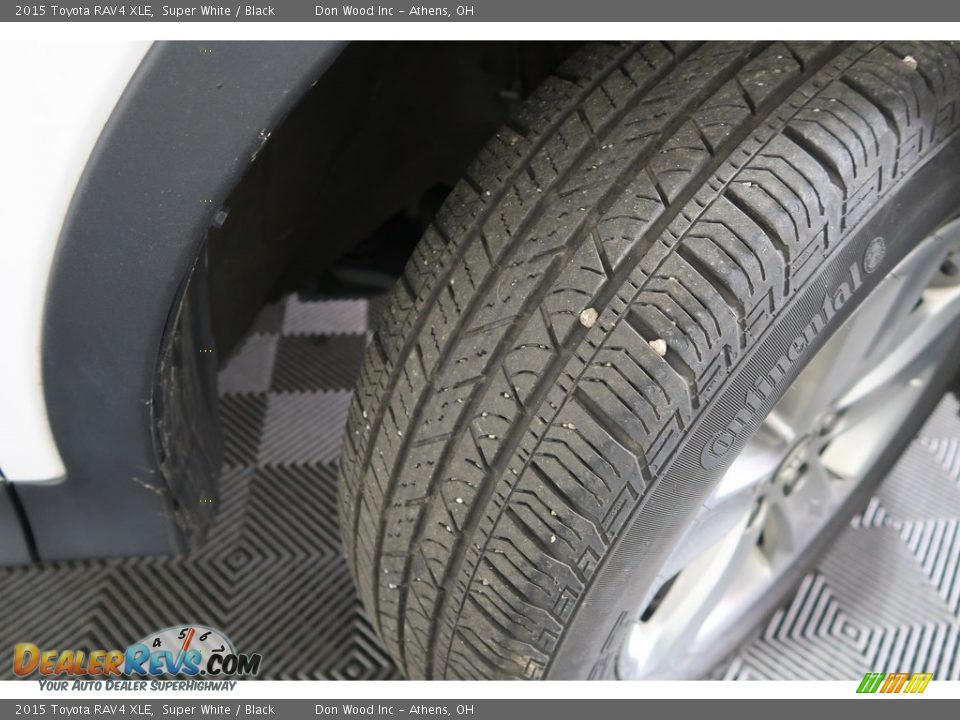 2015 Toyota RAV4 XLE Super White / Black Photo #25
