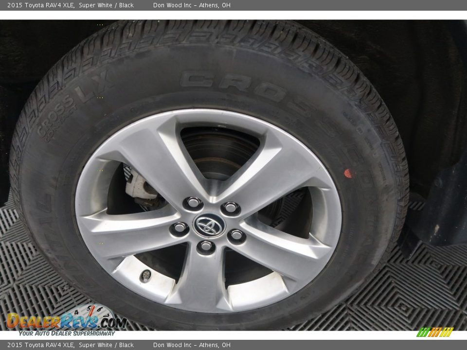 2015 Toyota RAV4 XLE Super White / Black Photo #27