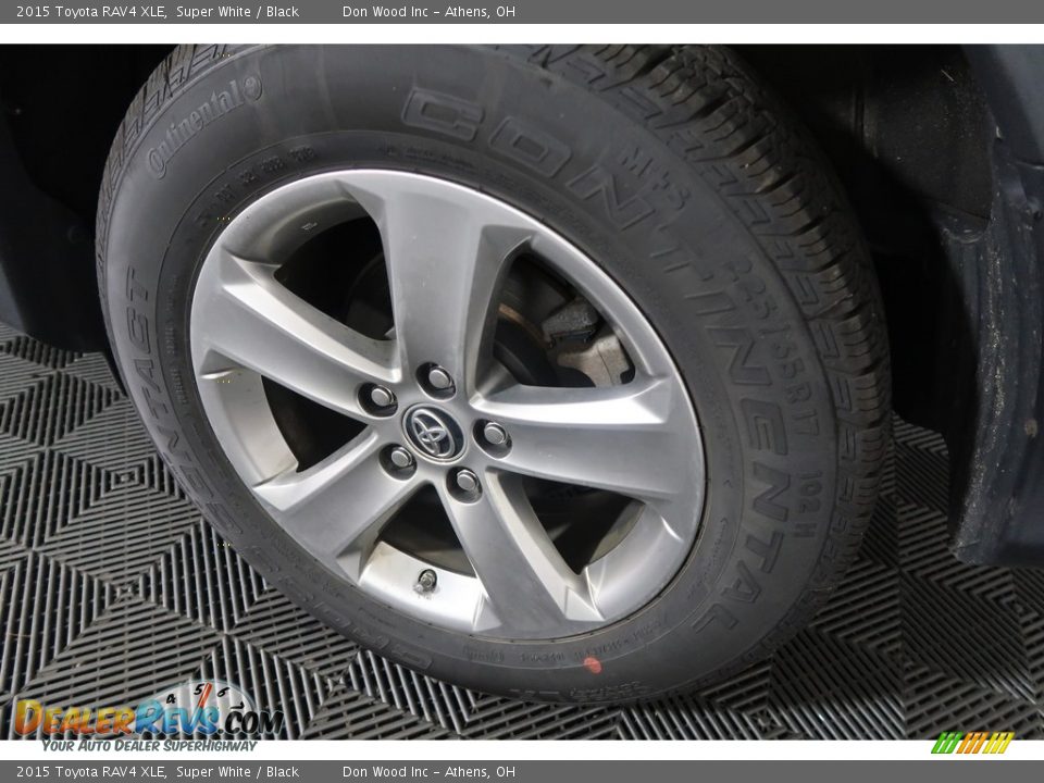 2015 Toyota RAV4 XLE Super White / Black Photo #28