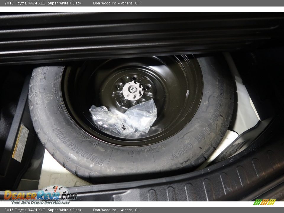 2015 Toyota RAV4 XLE Super White / Black Photo #32