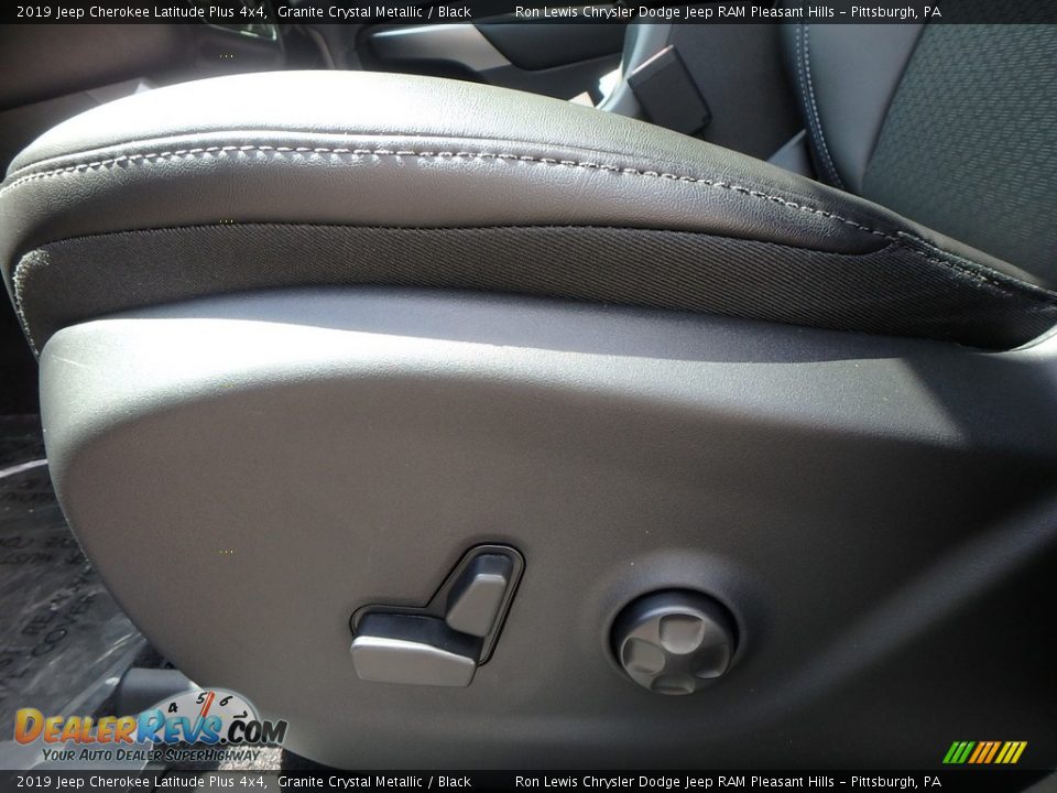 2019 Jeep Cherokee Latitude Plus 4x4 Granite Crystal Metallic / Black Photo #15