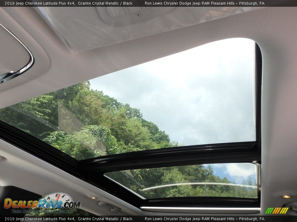 2019 Jeep Cherokee Latitude Plus 4x4 Granite Crystal Metallic / Black Photo #16