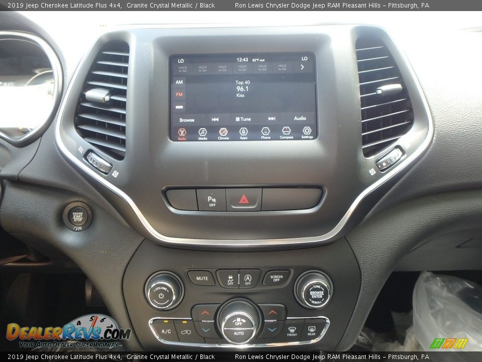 2019 Jeep Cherokee Latitude Plus 4x4 Granite Crystal Metallic / Black Photo #17