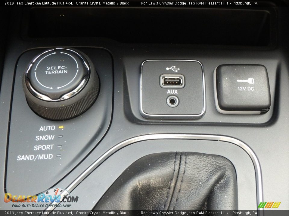 2019 Jeep Cherokee Latitude Plus 4x4 Granite Crystal Metallic / Black Photo #19