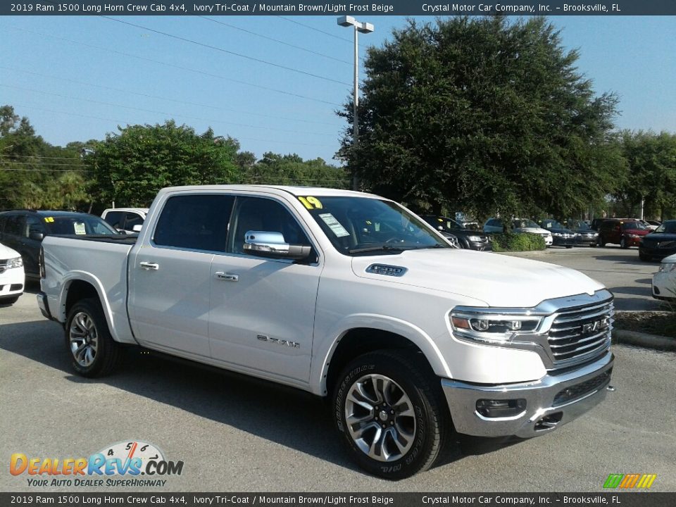 Front 3/4 View of 2019 Ram 1500 Long Horn Crew Cab 4x4 Photo #7