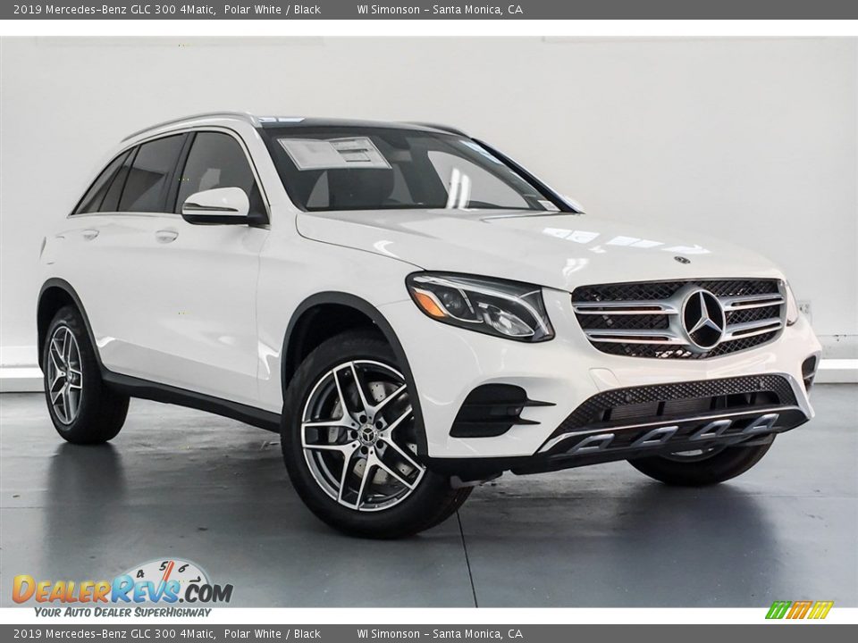Front 3/4 View of 2019 Mercedes-Benz GLC 300 4Matic Photo #12