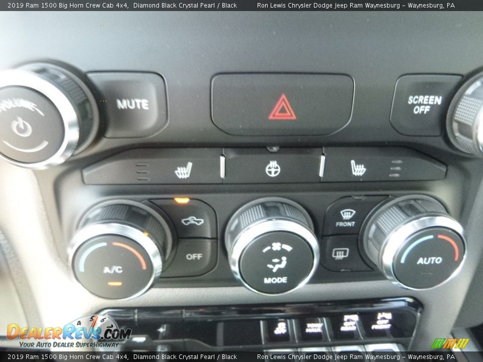 2019 Ram 1500 Big Horn Crew Cab 4x4 Diamond Black Crystal Pearl / Black Photo #15
