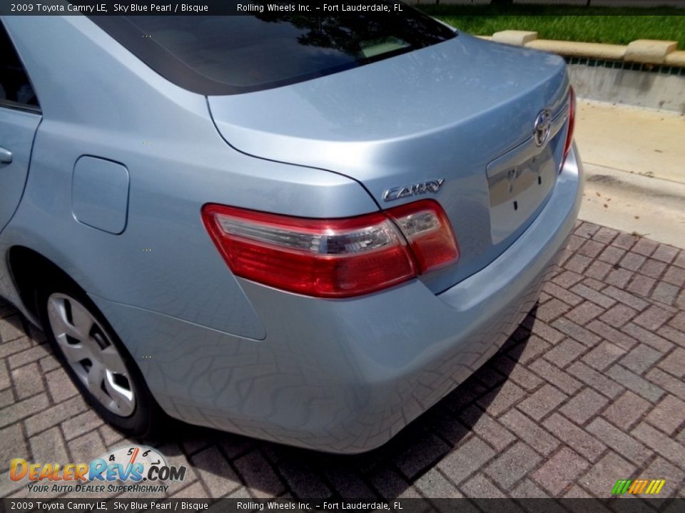 2009 Toyota Camry LE Sky Blue Pearl / Bisque Photo #31