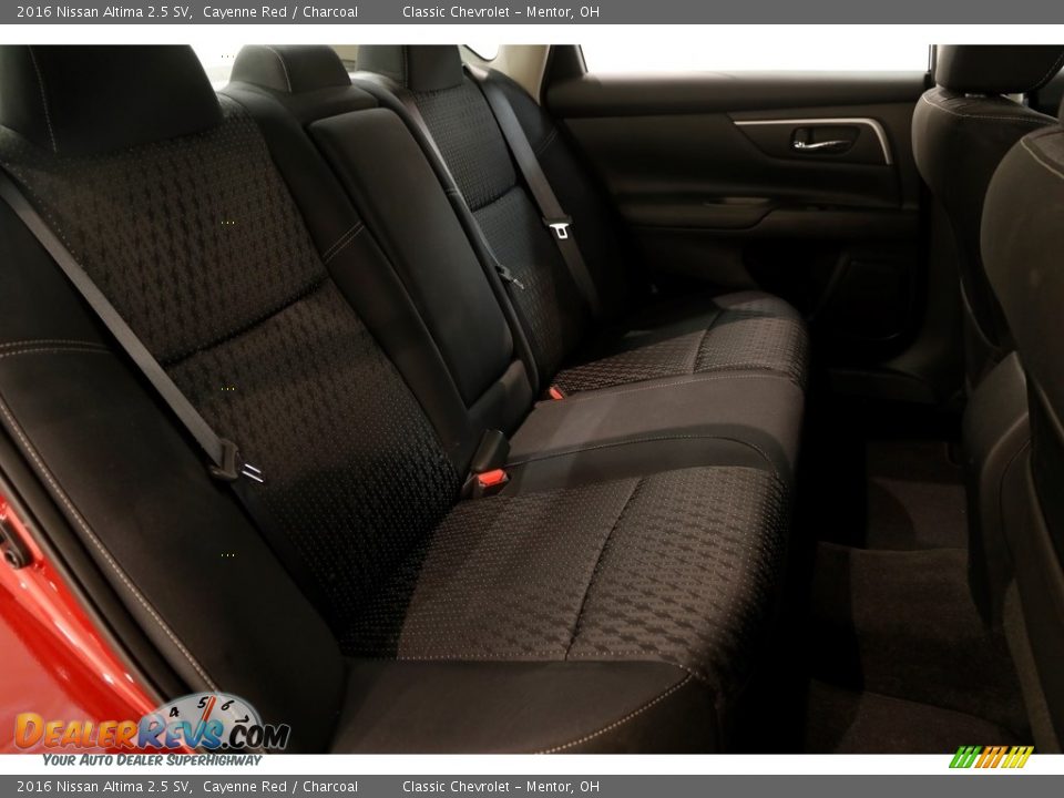 2016 Nissan Altima 2.5 SV Cayenne Red / Charcoal Photo #15