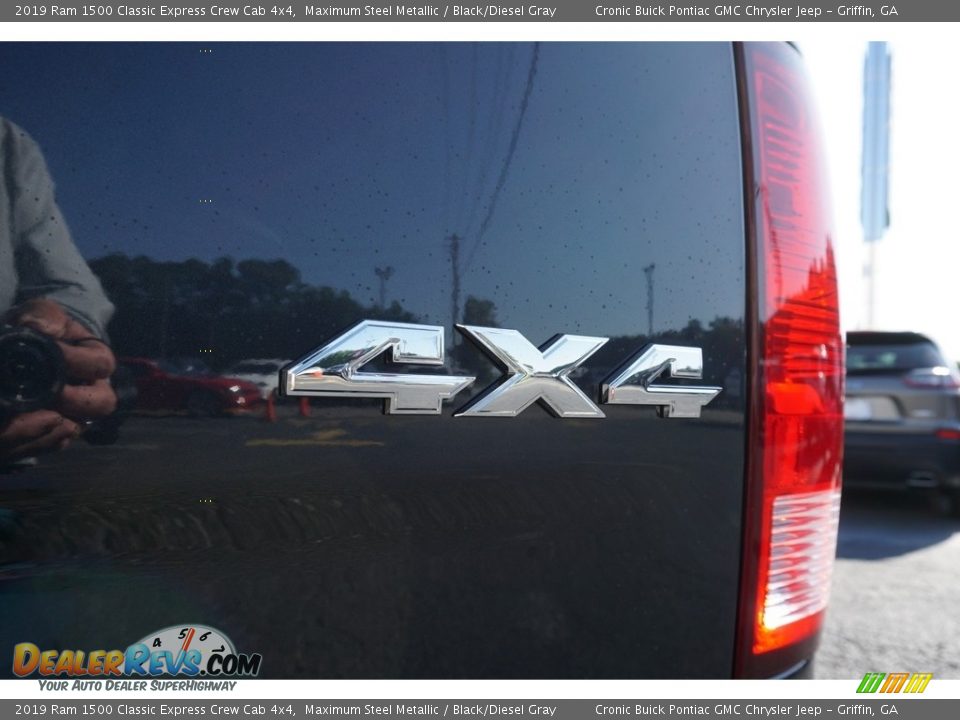 2019 Ram 1500 Classic Express Crew Cab 4x4 Maximum Steel Metallic / Black/Diesel Gray Photo #13