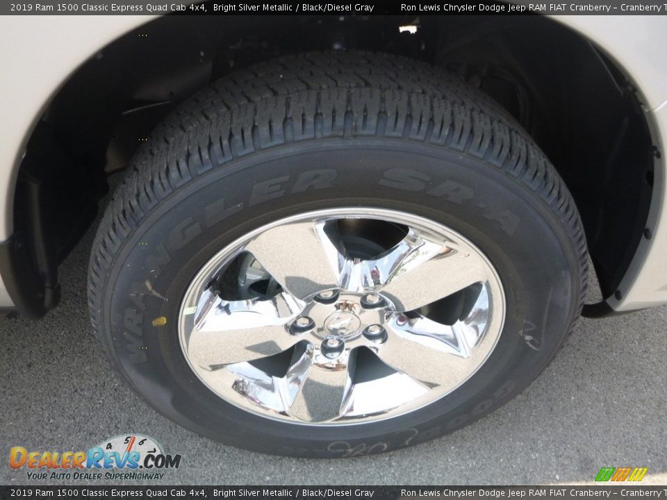 2019 Ram 1500 Classic Express Quad Cab 4x4 Bright Silver Metallic / Black/Diesel Gray Photo #9