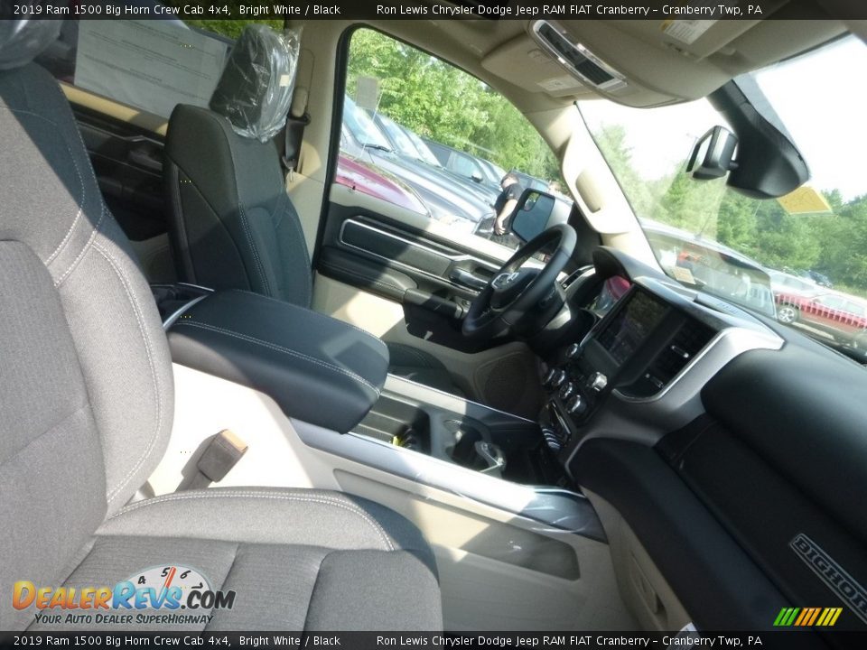 2019 Ram 1500 Big Horn Crew Cab 4x4 Bright White / Black Photo #8