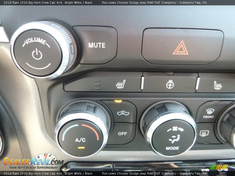 2019 Ram 1500 Big Horn Crew Cab 4x4 Bright White / Black Photo #17