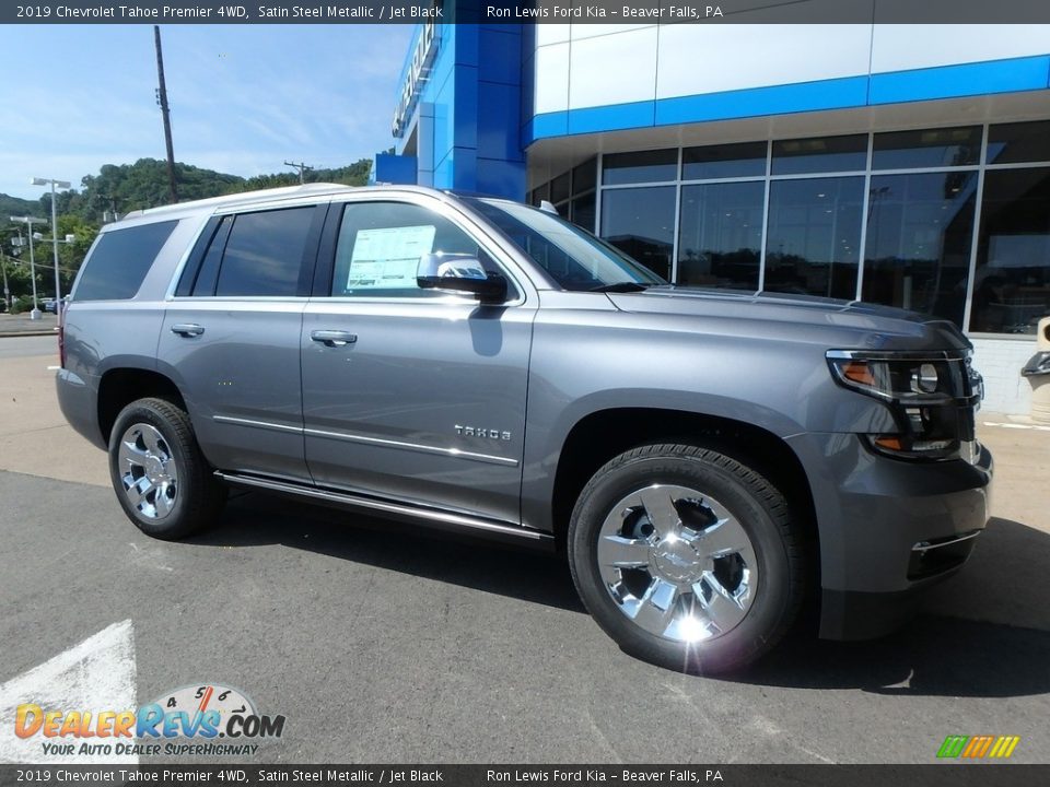 Front 3/4 View of 2019 Chevrolet Tahoe Premier 4WD Photo #9