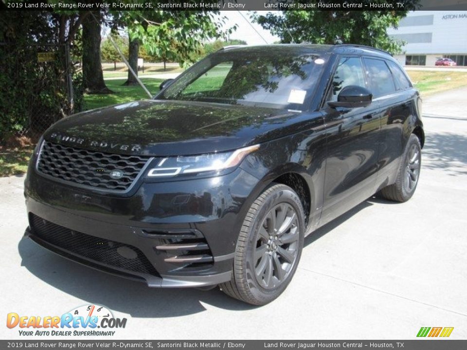 Front 3/4 View of 2019 Land Rover Range Rover Velar R-Dynamic SE Photo #10