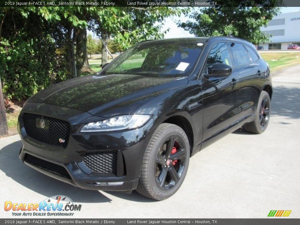 Front 3/4 View of 2019 Jaguar F-PACE S AWD Photo #10
