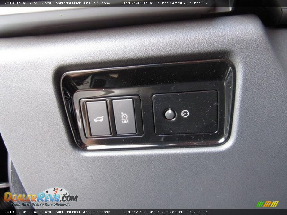Controls of 2019 Jaguar F-PACE S AWD Photo #27
