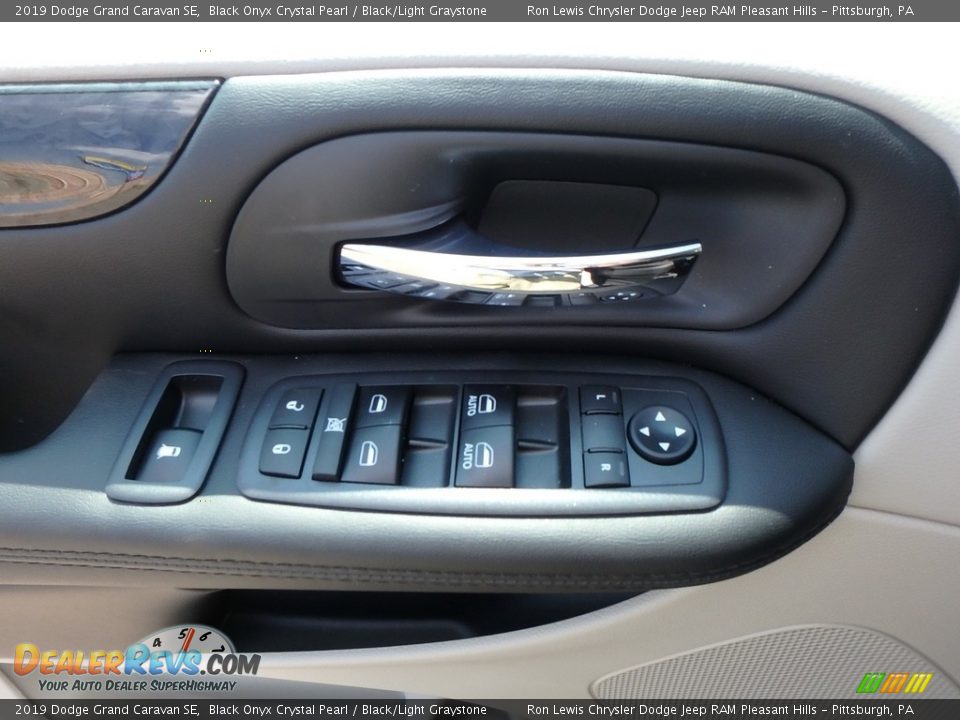 Controls of 2019 Dodge Grand Caravan SE Photo #14