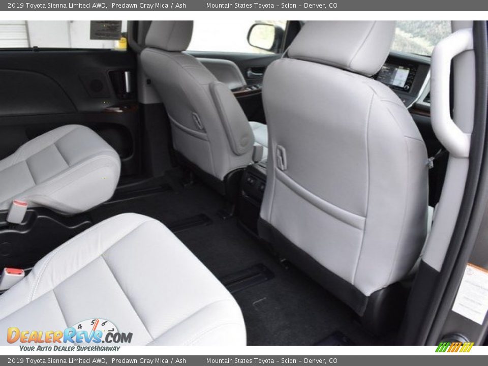 2019 Toyota Sienna Limited AWD Predawn Gray Mica / Ash Photo #19