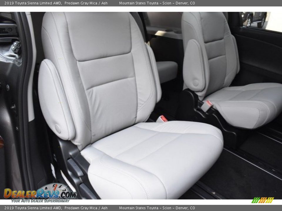 2019 Toyota Sienna Limited AWD Predawn Gray Mica / Ash Photo #21