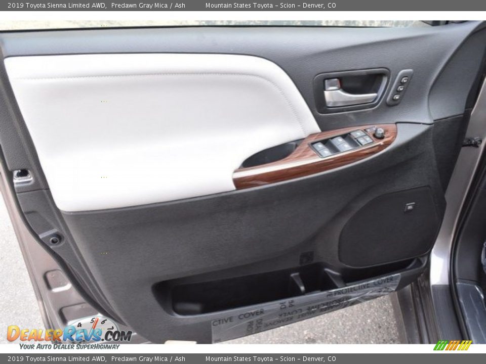 Door Panel of 2019 Toyota Sienna Limited AWD Photo #24