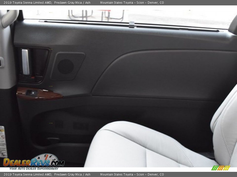 2019 Toyota Sienna Limited AWD Predawn Gray Mica / Ash Photo #27