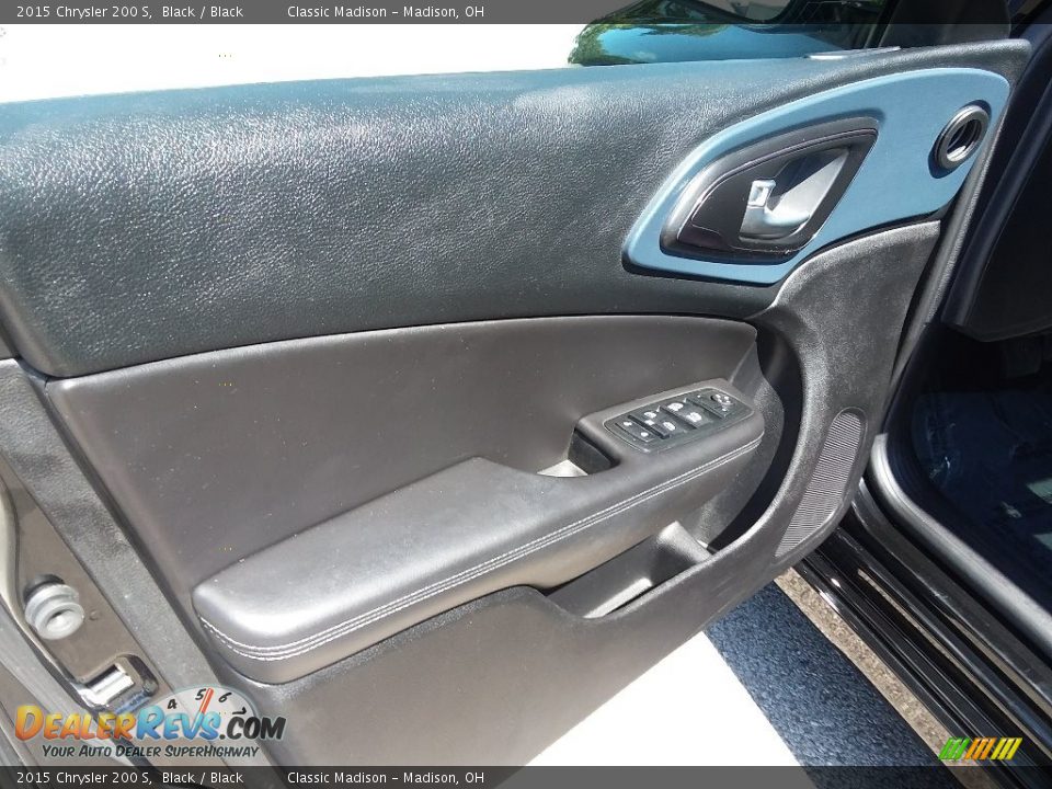 2015 Chrysler 200 S Black / Black Photo #4
